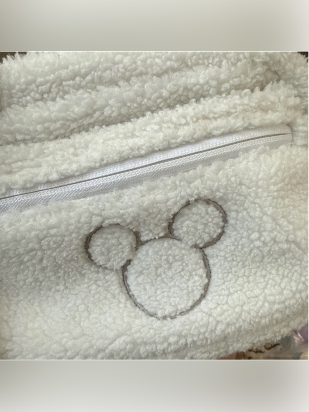 Disney Parks Mickey Mouse Icon Fleece Fanny Pack/Belt Bag Crossbody! - Picture 3 of 7